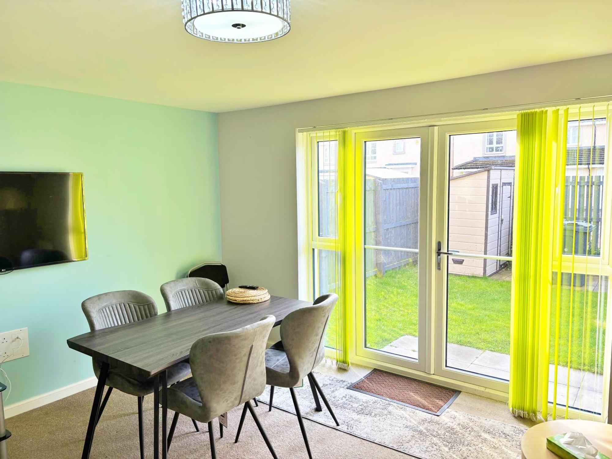 3 Bed House With Parking Near Airport, Edinburgh