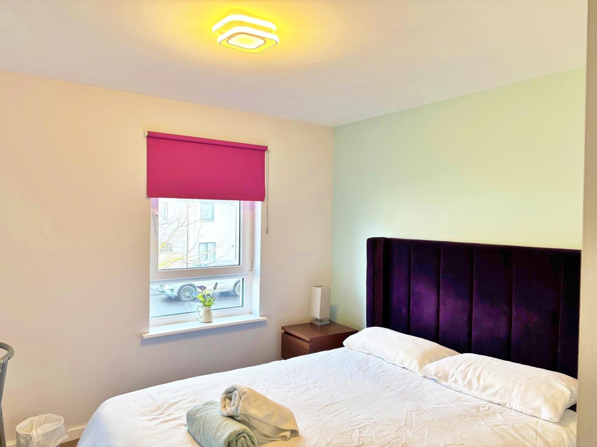 3 Bed House With Parking Near Airport — Photos 1